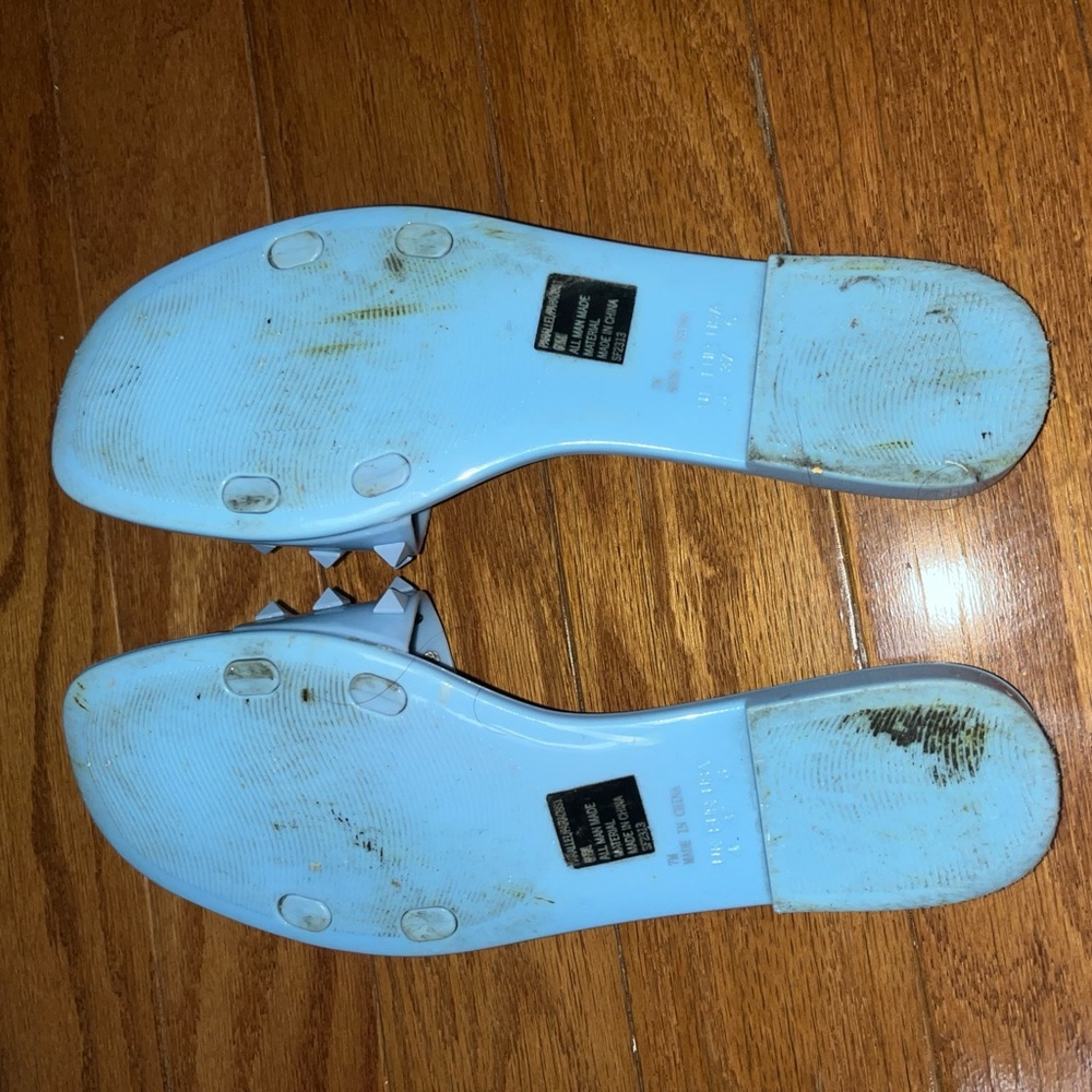 Steve Madden jelly flip flops with pyramid studs - Picture 5 of 5